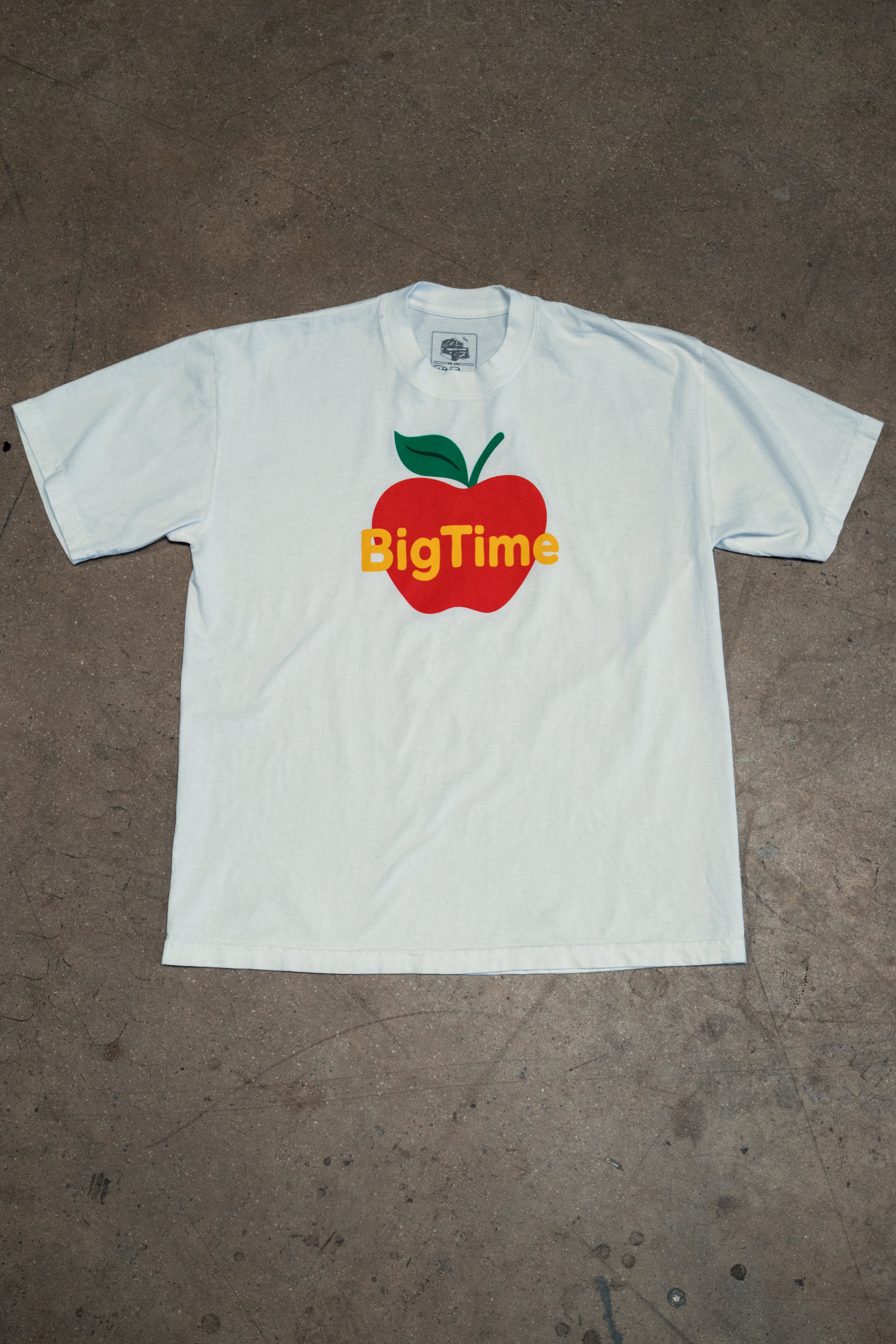 APPLE TEE